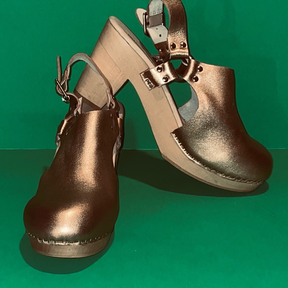 Jeffrey Campbell El Camino Rose Gold Clogs - Picture 1 of 3